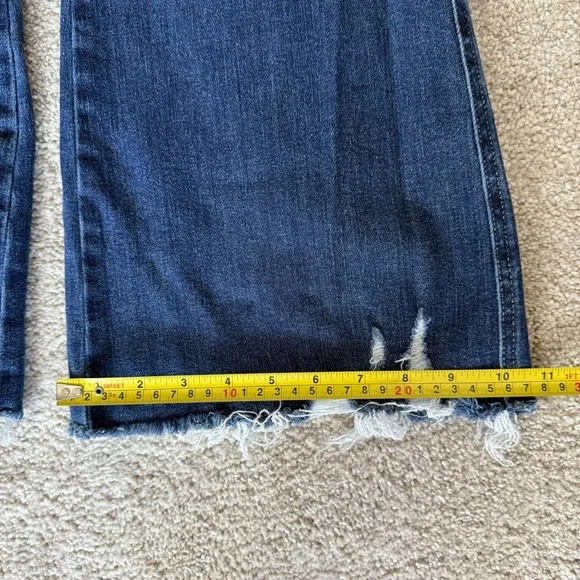 Judy Blue Flare Jeans with distressing and frayed hem - Picture 4 of 8